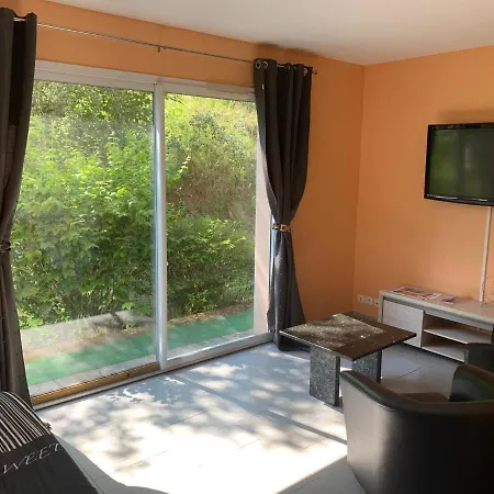 La Caronnière Couette-café 3*